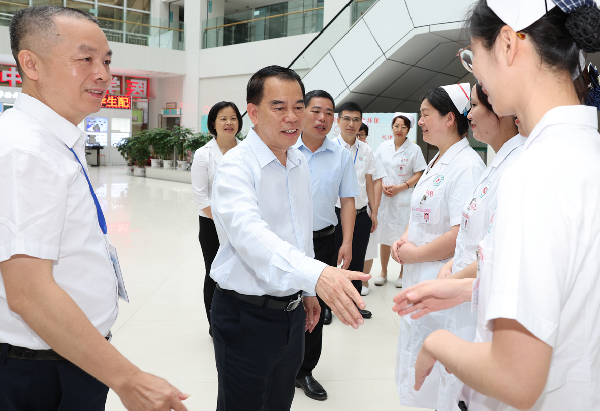 058A9553護(hù)士節(jié)慰問一.JPG